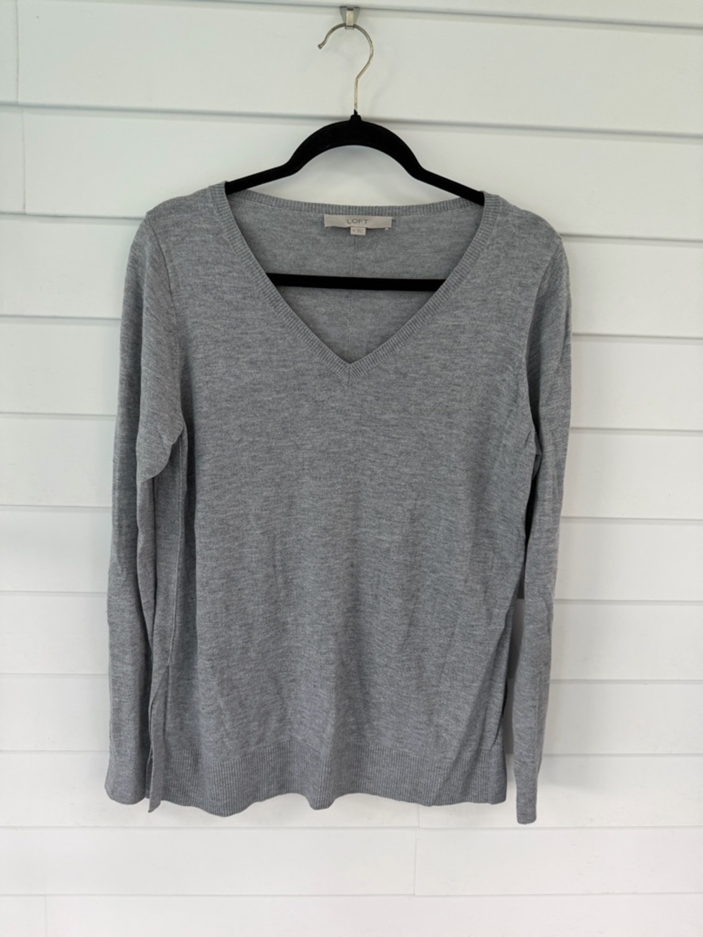 LOFT Gray V-Neck Long Sleeve Sweater